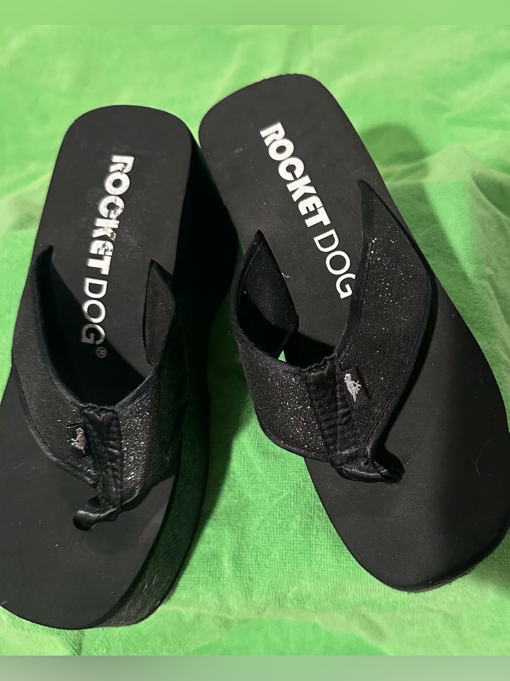 Retro Rocket Dog Black Wedge Flip Flops ready to be loved again